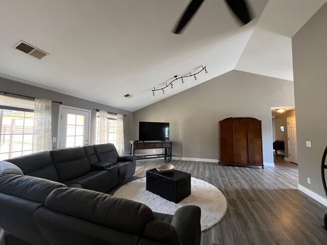Building Photo - 8957 Knobhill Cir