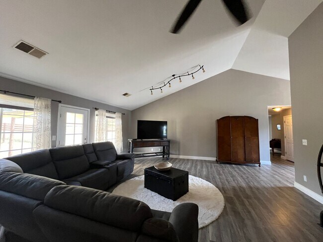 Foto del edificio - 8957 Knobhill Cir