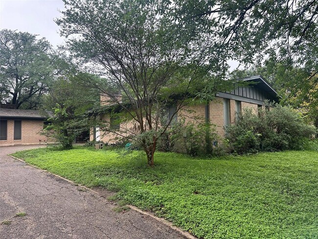 Foto del edificio - 8910 Little Walnut Pkwy