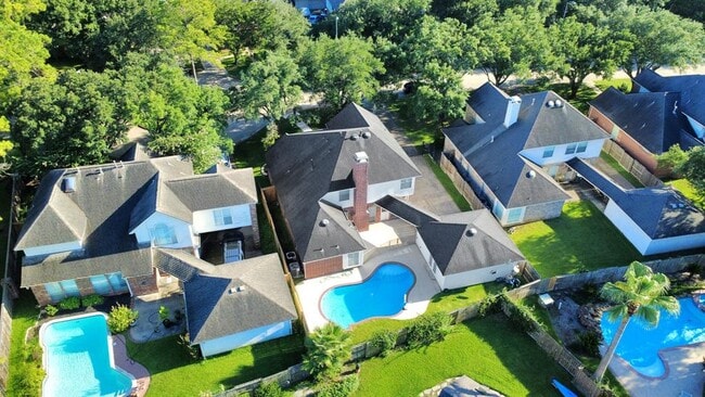 Foto del edificio - 623 Airybrook Ln