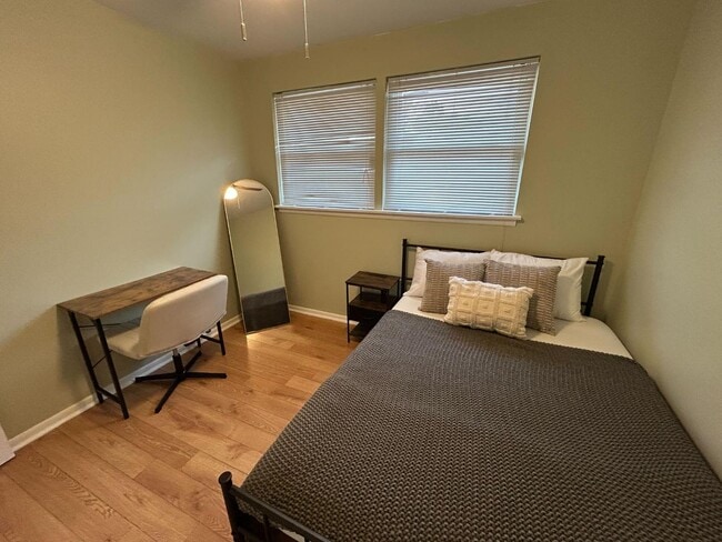 Building Photo - 900 Newcombe Rd