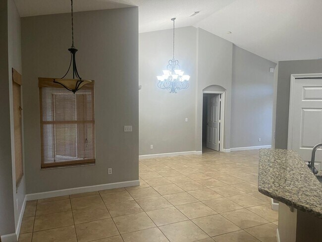 Foto del edificio - 330 SW Log Dr
