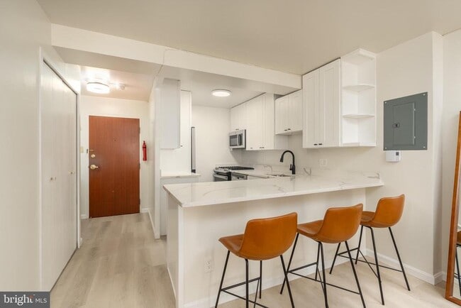 Building Photo - 730 24th St NW