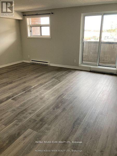 Building Photo - 560 Bloor St E