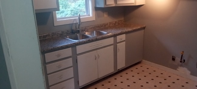 Building Photo - 1219 E Cherry St