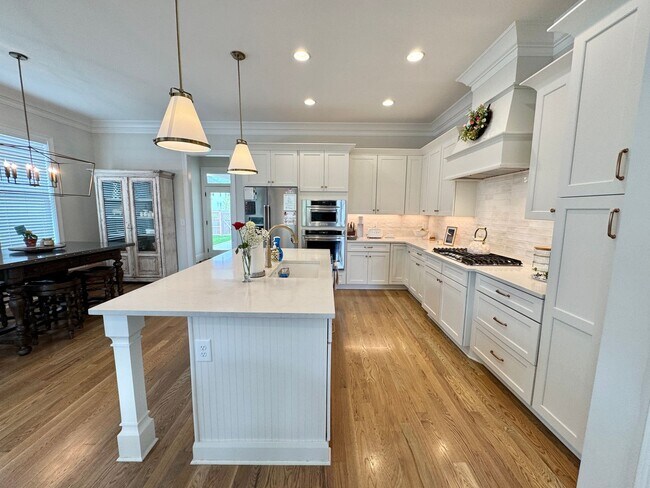 Foto del edificio - Luxurious 3 Bedroom Home, Easy Access to Interstate in Franklin