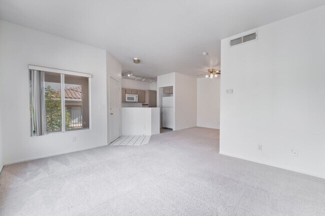 Foto del edificio - Charming Henderson Condo in Gated Communit...