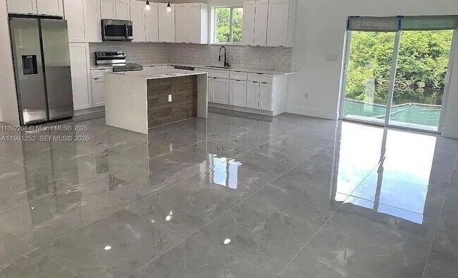 Foto del edificio - 655 NW 24th Ave