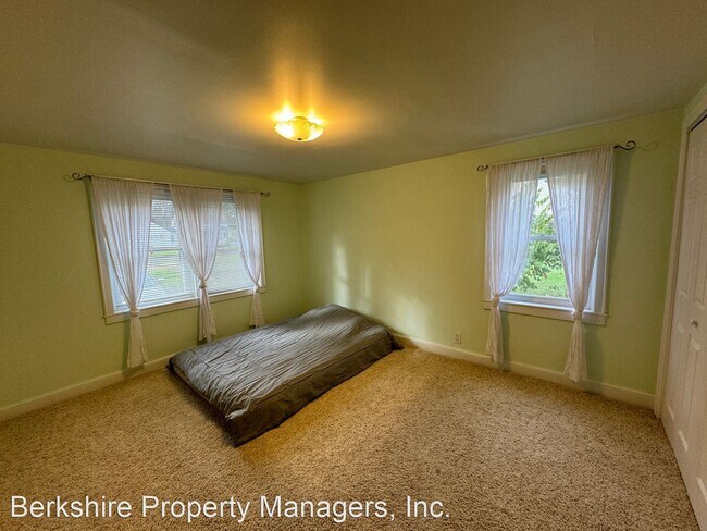 Building Photo - 3 br, 1 bath House - 47 Fort Hill