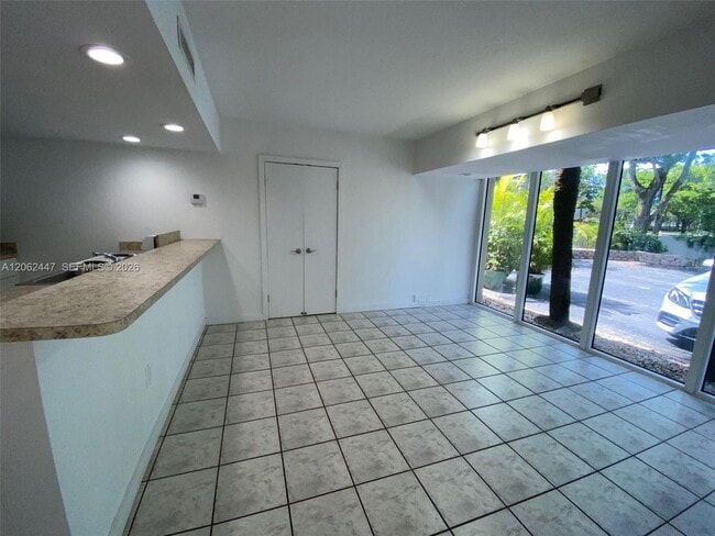 Building Photo - 6414 Miami Lakes Dr