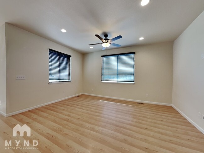 Building Photo - 8912 Red Bud St