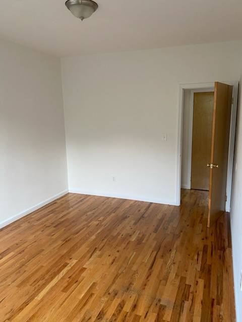 Building Photo - 11 Dongan Pl