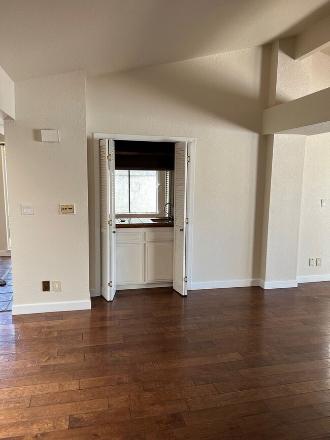 Building Photo - Stunning Views! Lake front 3 bed/2ba Home in Stonegate Community!