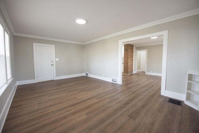 Building Photo - 2112 Lincoln Ave