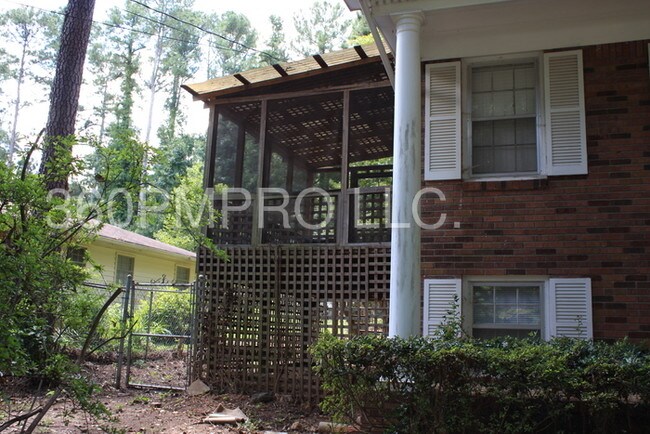 Building Photo - 2349 Valley Way
