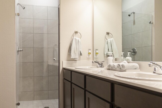 Foto del edificio - 1475 Waterview Dr