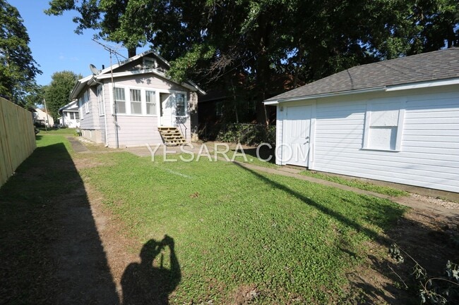 Building Photo - 1943 Bertsch Ave