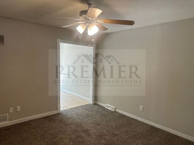 Building Photo - 16425 E 34th St Independence MO - Cute 3 b...