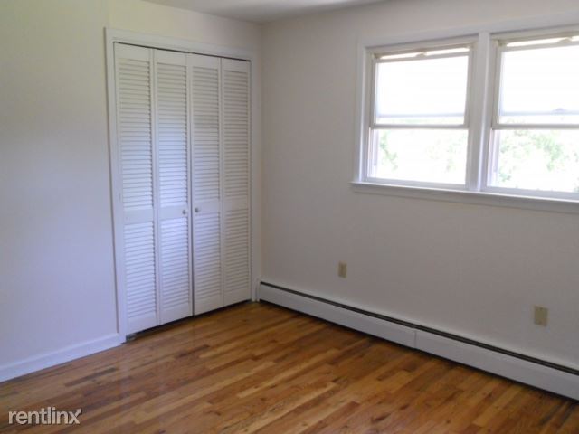 Building Photo - 155 E Main St