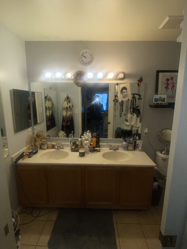 Building Photo - "Charming 3-Bed, 2-Bath Condo Retreat in Highlands Ranch – Spacious 1,291 Sq Ft Home Awaits!"