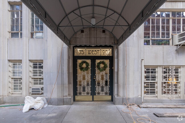 Building Photo - 35 W 90th St