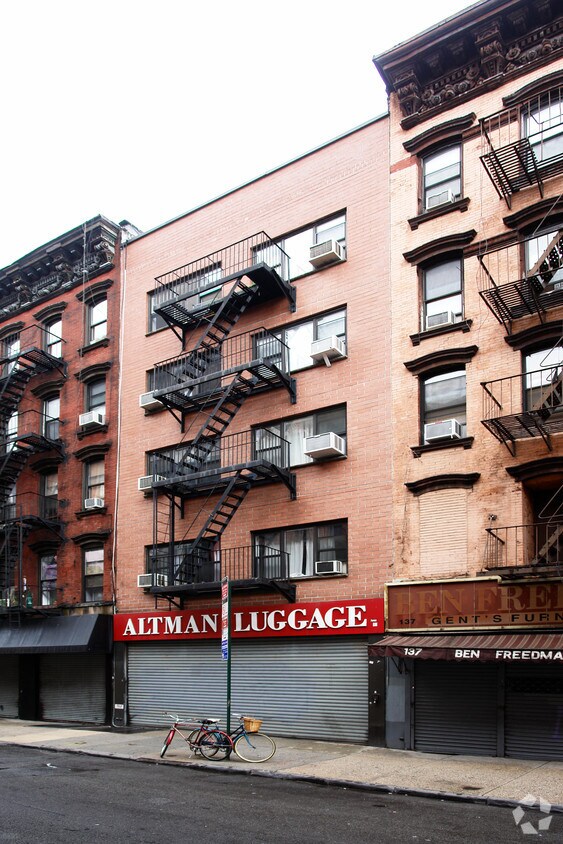 Primary Photo - 134 Allen St