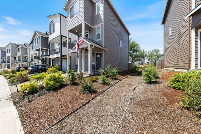 Foto del edificio - Charming 2-Bed with 2.5 Baths in Newberg