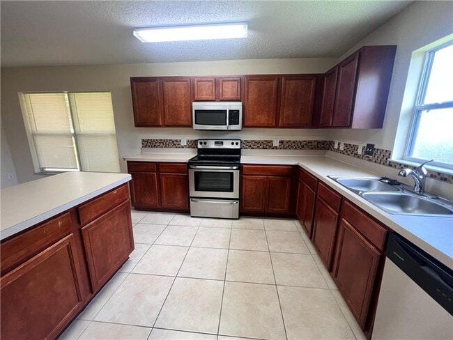 Building Photo - 1209 SW Idol Ave