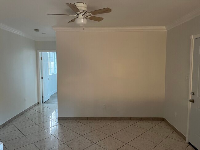 Foto del edificio - 2813 N Santa Fe Ave