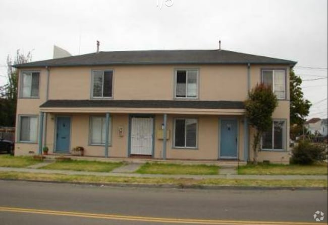 Building Photo - 921 Dwight Way