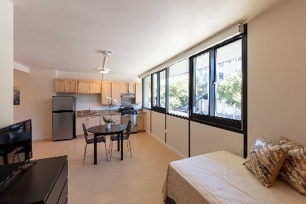 Studio-Entire - 580 Capp St