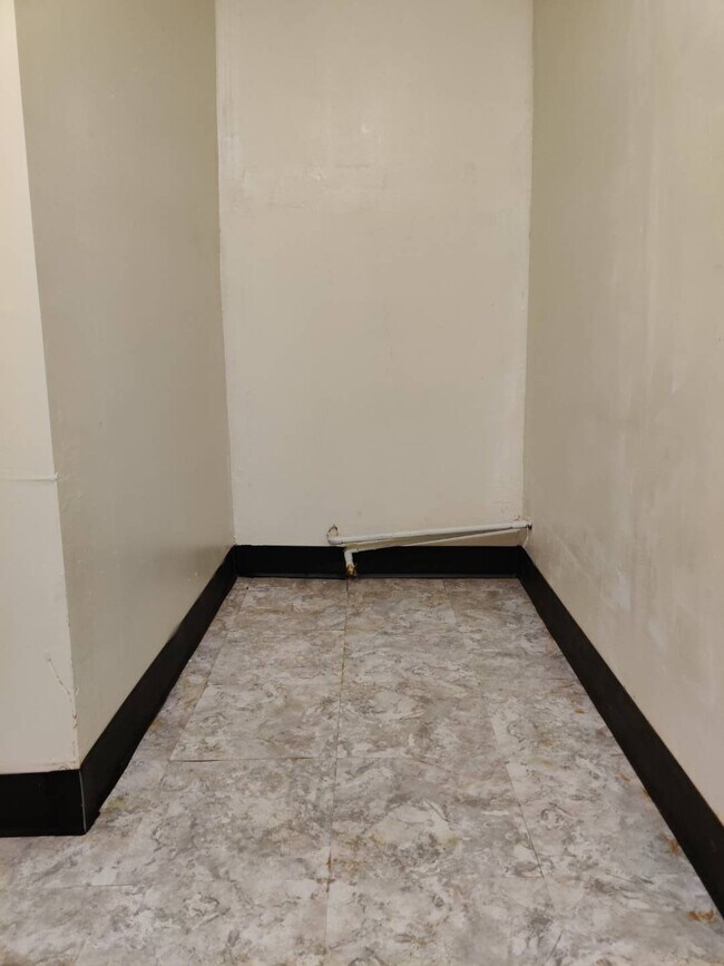 Foto del edificio - 599 E 2nd St