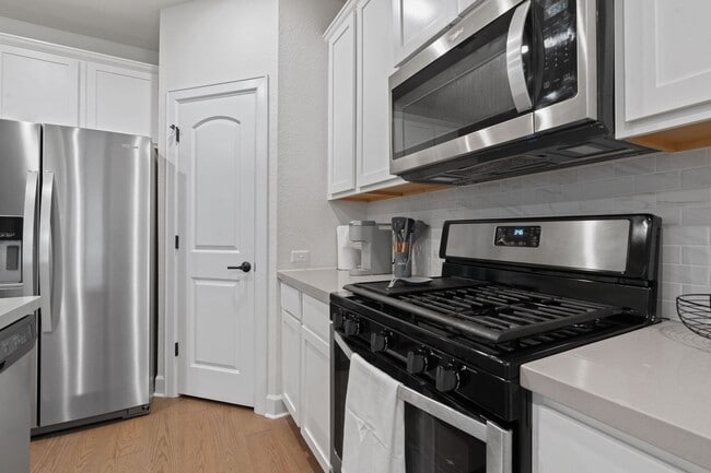 Foto del edificio - 6113 Dumfries Ln