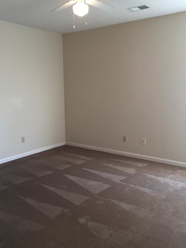 1017 Walters Dr, Manhattan, KS 66502 Townhome Rentals in Manhattan KS