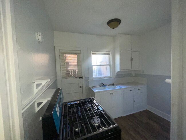 Foto del edificio - Cozy 1bedroom, 1 bath duplex AVAILABLE SOON!