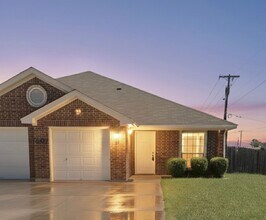 Building Photo - 2107 Charleston Ct