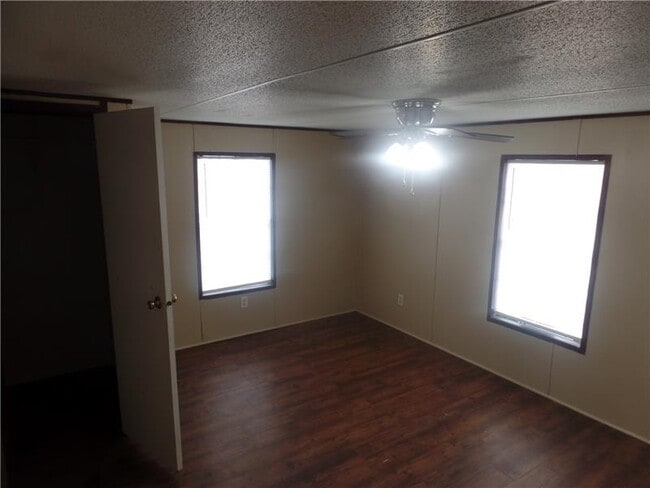 Building Photo - 161 Cowboy Ln