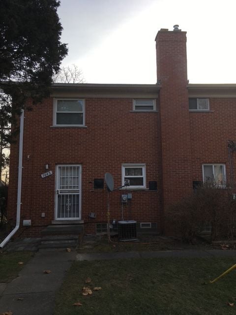 Building Photo - 7043 Garling Dr