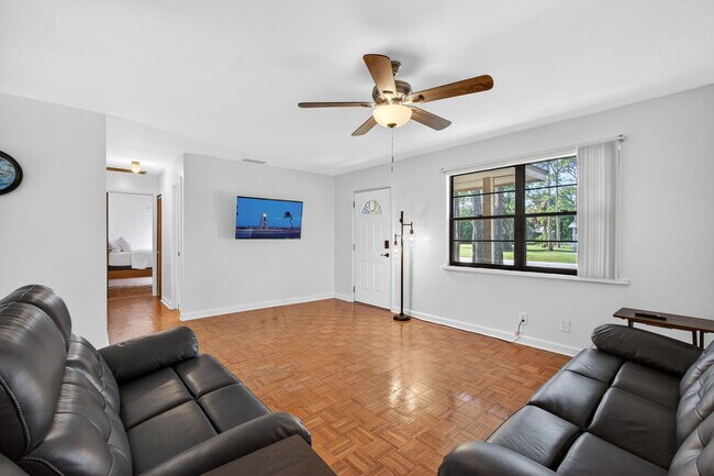 Foto del edificio - 6012 Hickory Dr