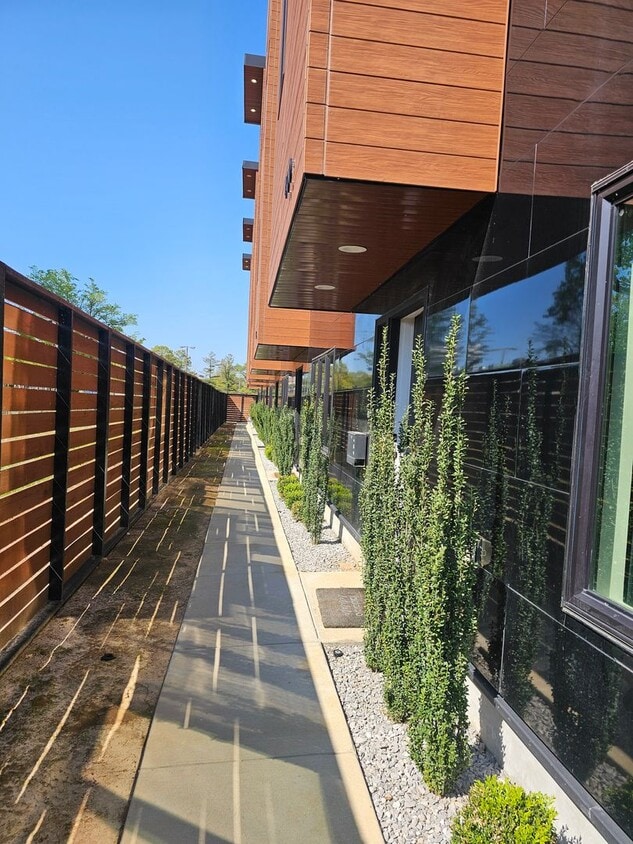 Photo - 400 E Pontotoc Ave (Memphis, TN)