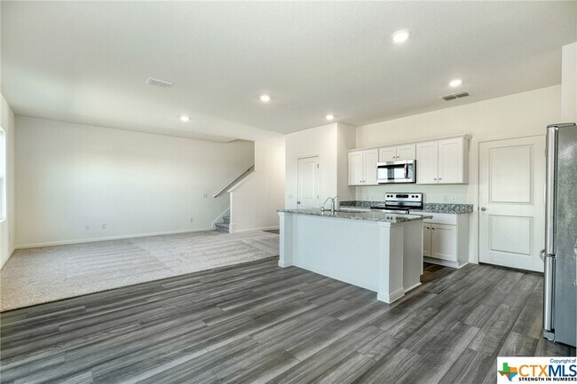 Building Photo - 1004 Sika Cv