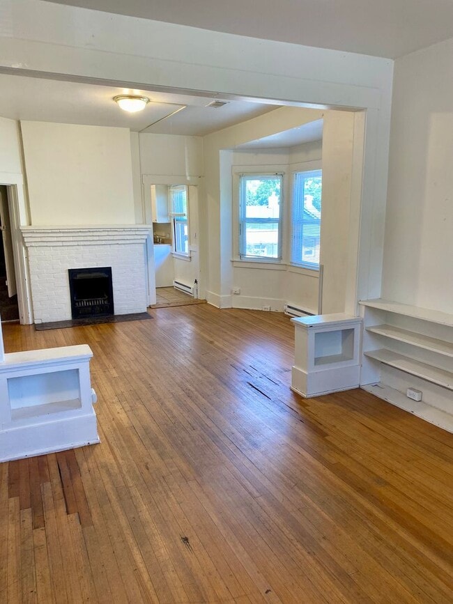 Building Photo - Available for 2026-2027 Fall Pre-Leasing! ...