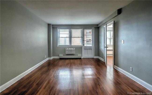 Building Photo - 444 Bedford St