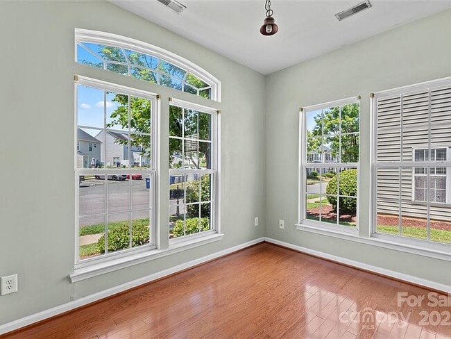 Foto del edificio - 4235 Coulter Crossing