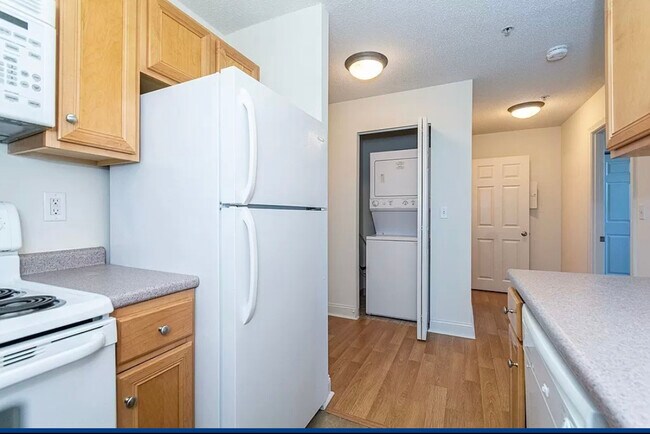 Building Photo - 200 Market St