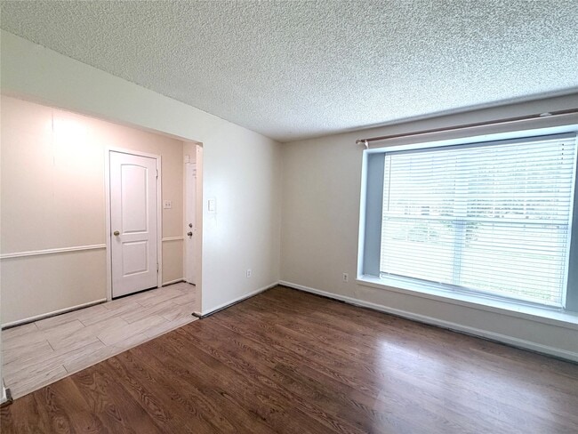 Building Photo - 7303 Shiner Ln