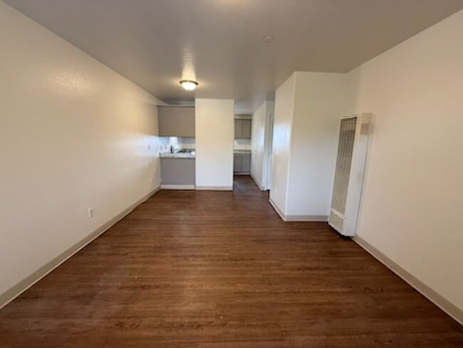 Building Photo - Upstairs 2 Bedroom Apartment