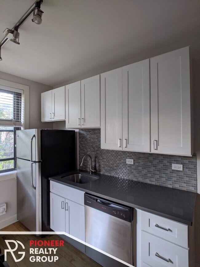 Foto del edificio - 2329 N Rockwell St