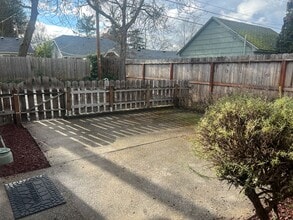 Building Photo - 1008.5 Queen Anne Ave