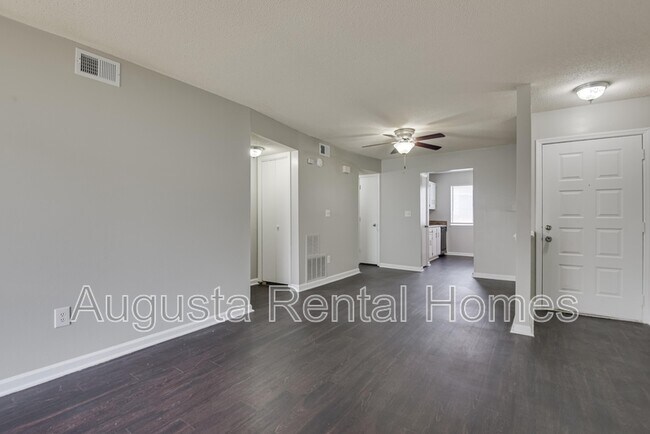 Foto del edificio - 2814B Thomas Lane